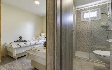 Mobile Home with Shared Pool in Banjole