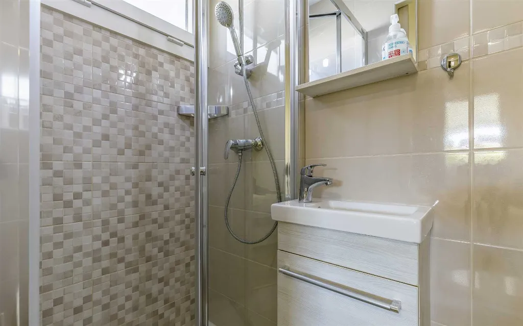 Mobile Home with Shared Pool in Banjole