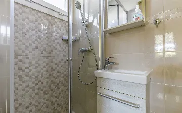 Mobile Home with Shared Pool in Banjole