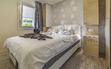 Mobile Home with Shared Pool in Banjole