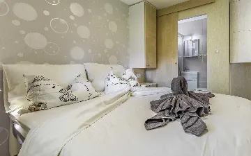 Mobile Home with Shared Pool in Banjole