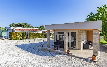 Mobile Home with Shared Pool in Banjole