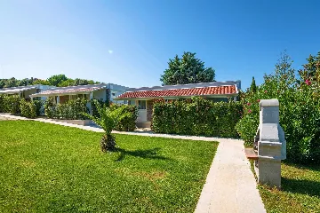Mobile Home with Shared Pool in Banjole
