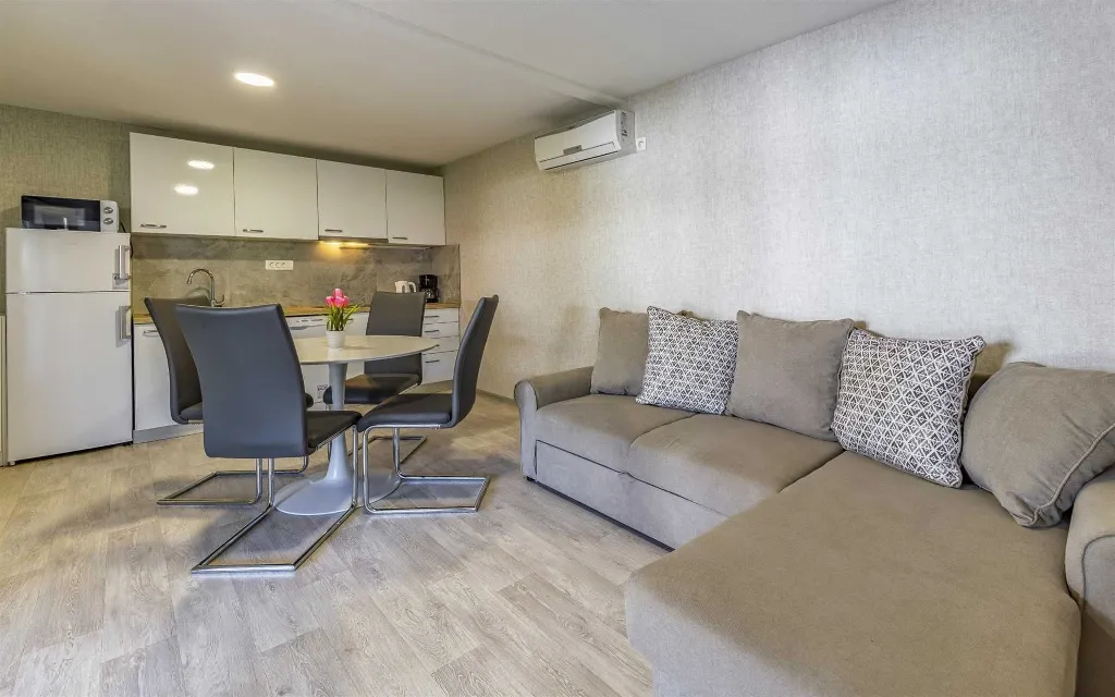 Tranquil Family Mobile Home Retreat, Banjole