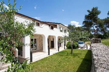 Apartment for 5 Guests in Rovinjsko Selo