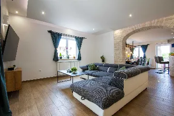 Apartment for 5 Guests in Rovinjsko Selo