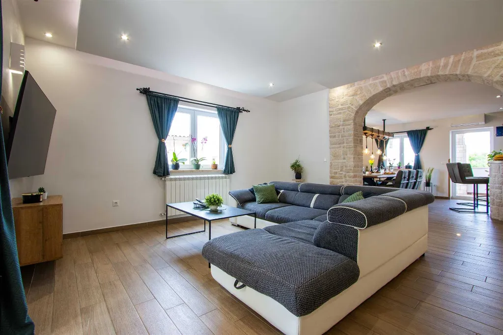 Apartment for 5 Guests in Rovinjsko Selo