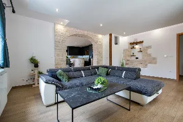 Apartment for 5 Guests in Rovinjsko Selo