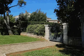 Rovinj Apartment for 4 with Balcony and Parking