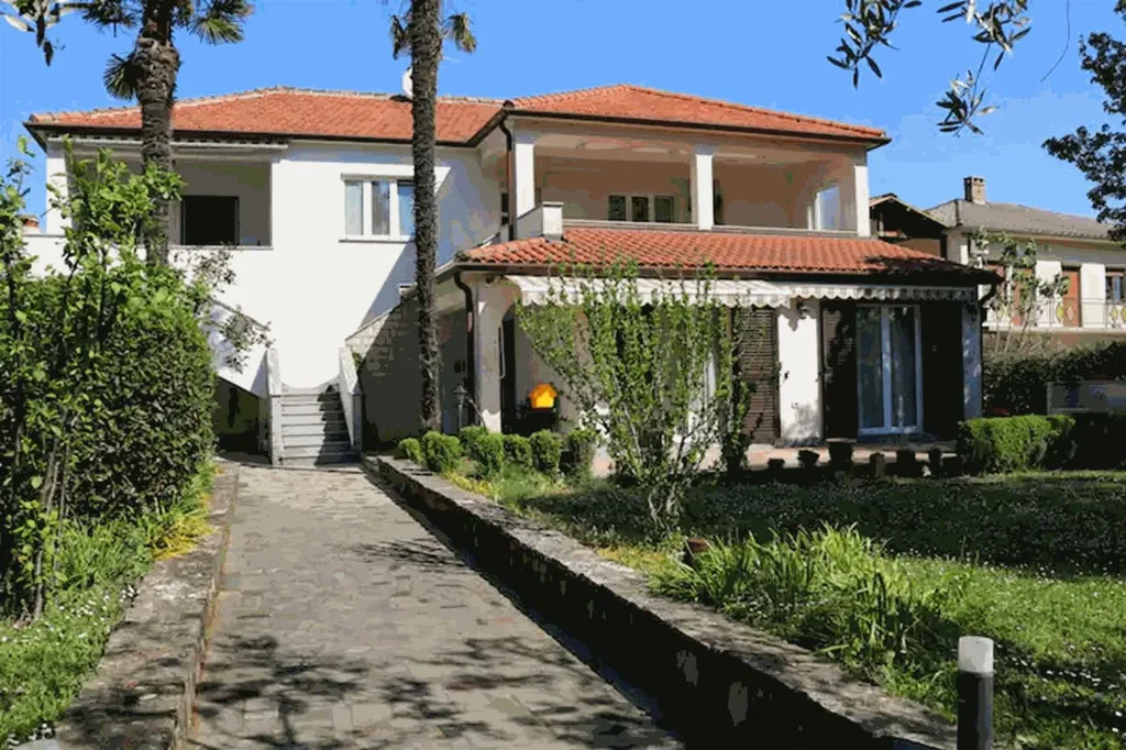 Rovinj Apartment for 4 with Balcony and Parking