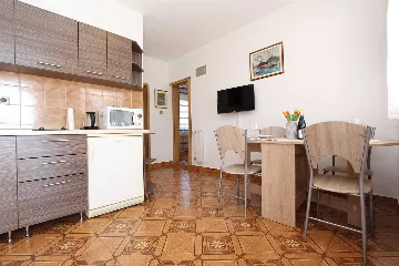 Rovinj Apartment for 4 with Balcony and Parking