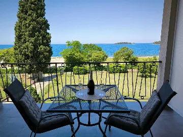 Sea View Room in Rovinj for 2 Guests