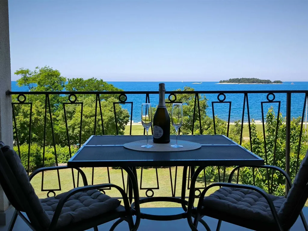 Sea View Room in Rovinj for 2 Guests