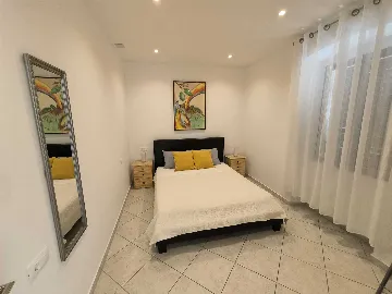 Sea View Apartment with Terrace in Rovinj