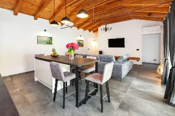 Rovinj Holiday House with Jacuzzi for 4