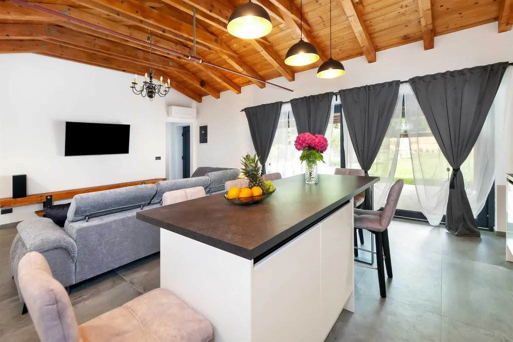 Rovinj Holiday House with Jacuzzi for 4