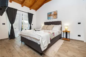 Rovinj Holiday House with Jacuzzi for 4