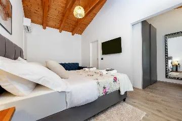 Rovinj Holiday House with Jacuzzi for 4