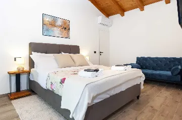 Rovinj Holiday House with Jacuzzi for 4