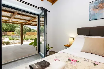 Rovinj Holiday House with Jacuzzi for 4