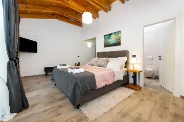 Rovinj Holiday House with Jacuzzi for 4