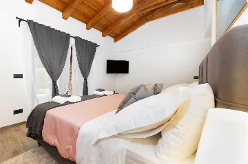 Rovinj Holiday House with Jacuzzi for 4