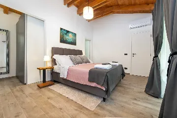 Rovinj Holiday House with Jacuzzi for 4