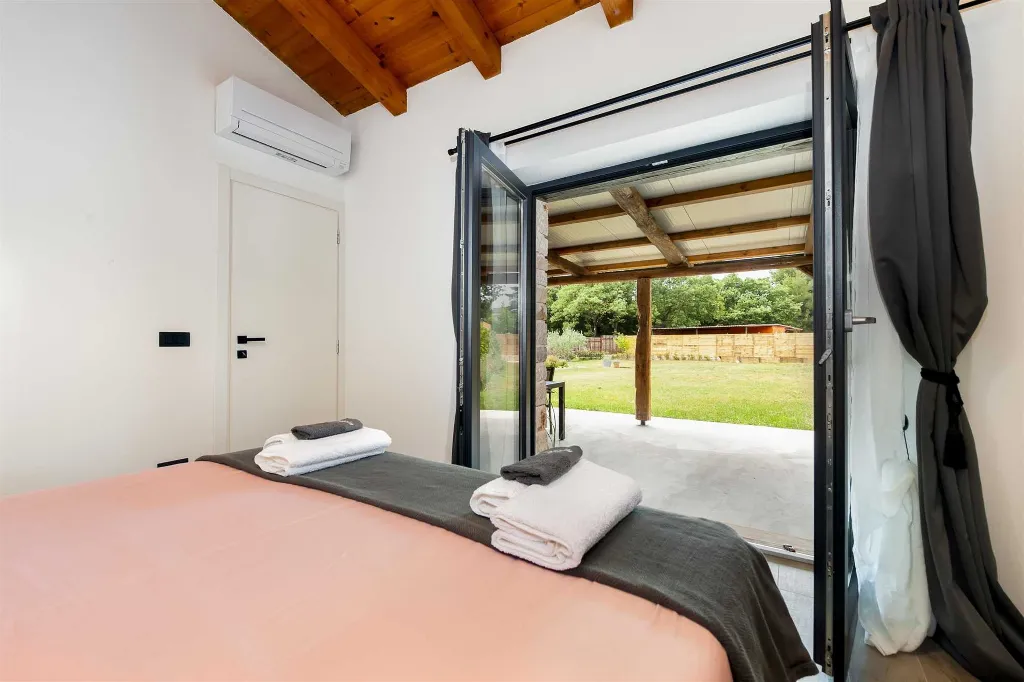 Rovinj Holiday House with Jacuzzi for 4
