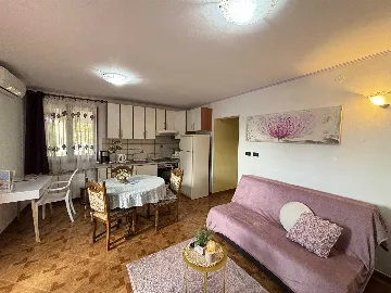 Apartment with Terrace in Rovinjsko Selo