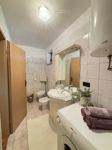 Apartment with Terrace in Rovinjsko Selo