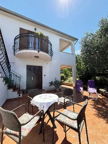 Apartment with Terrace in Rovinjsko Selo