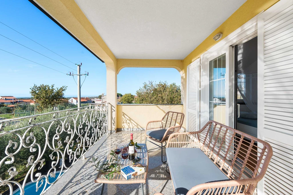 Nova Vas Holiday House for 8 Guests with Pool