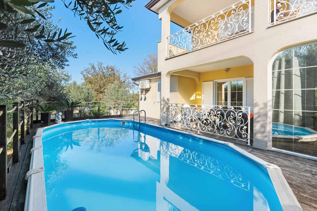 Nova Vas Holiday House for 8 Guests with Pool