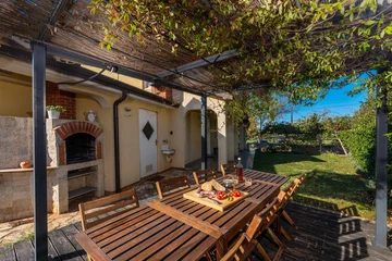 Nova Vas Holiday House for 8 Guests with Pool