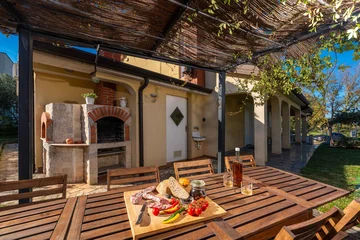 Nova Vas Holiday House for 8 Guests with Pool