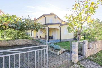 Nova Vas Holiday House for 8 Guests with Pool