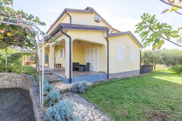 Nova Vas Holiday House for 8 Guests with Pool