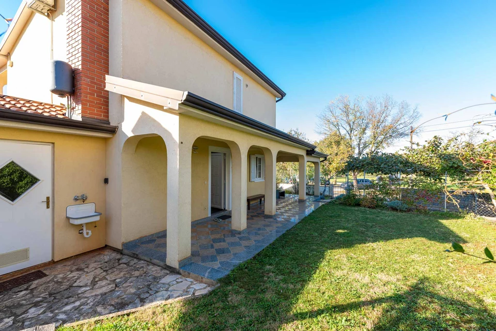 Nova Vas Holiday House for 8 Guests with Pool