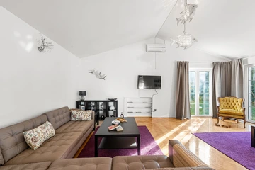 Nova Vas Holiday House for 8 Guests with Pool