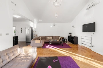 Nova Vas Holiday House for 8 Guests with Pool