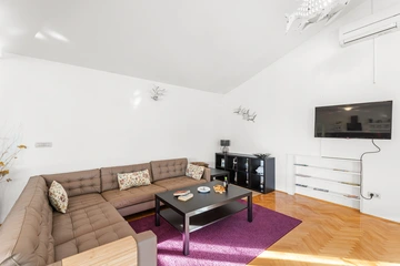 Nova Vas Holiday House for 8 Guests with Pool