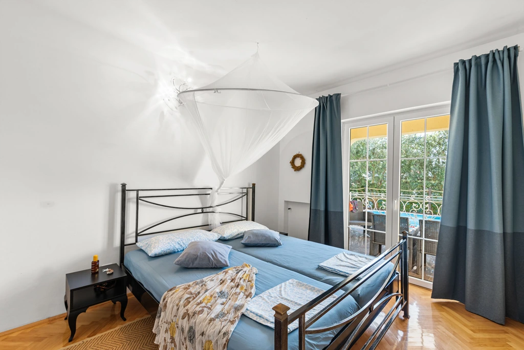 Nova Vas Holiday House for 8 Guests with Pool