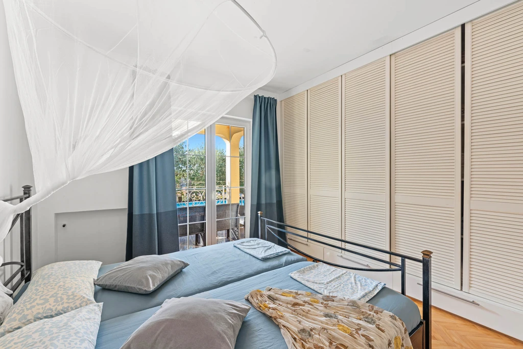 Nova Vas Holiday House for 8 Guests with Pool