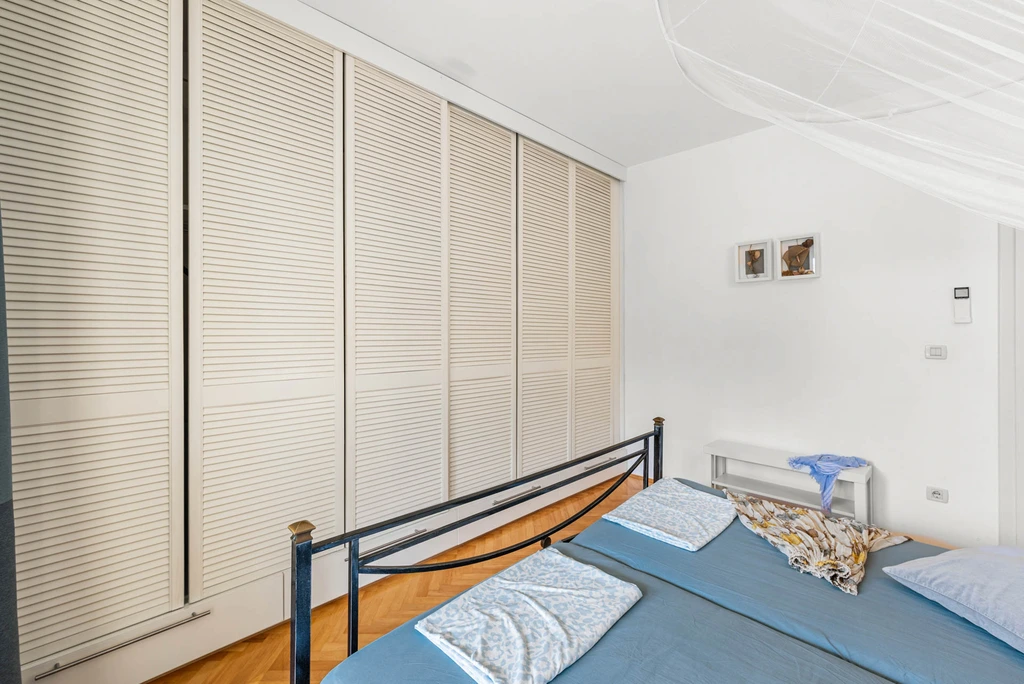 Nova Vas Holiday House for 8 Guests with Pool