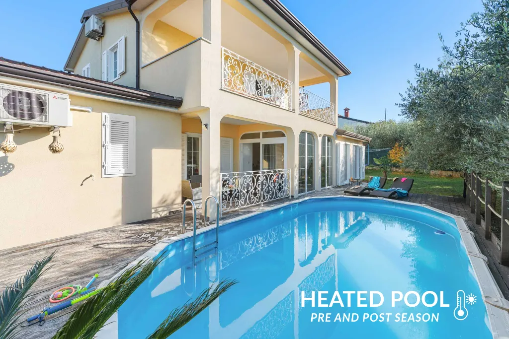 Nova Vas Holiday House for 8 Guests with Pool