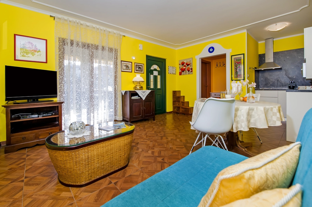 Rovinj Apartment for 2 Guests with Terrace