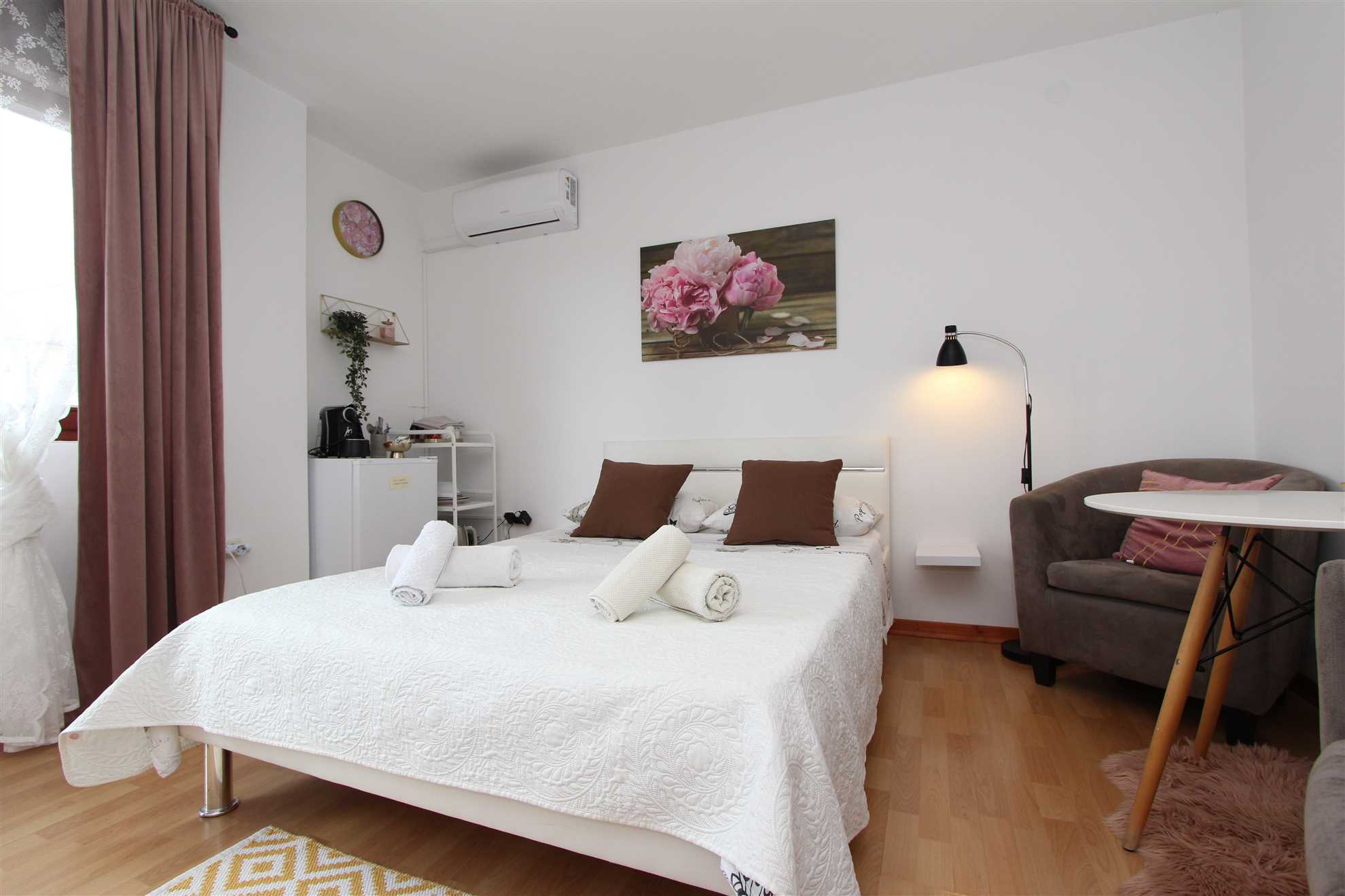 SALVI Double Room with Private External Bathroom 6