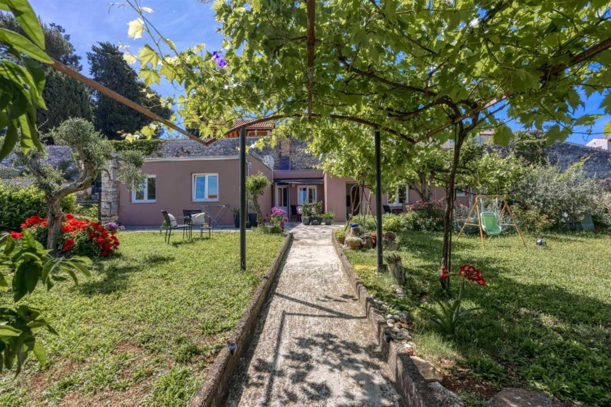CASA MARTI One-Bedroom Apartment with Terrace and Garden