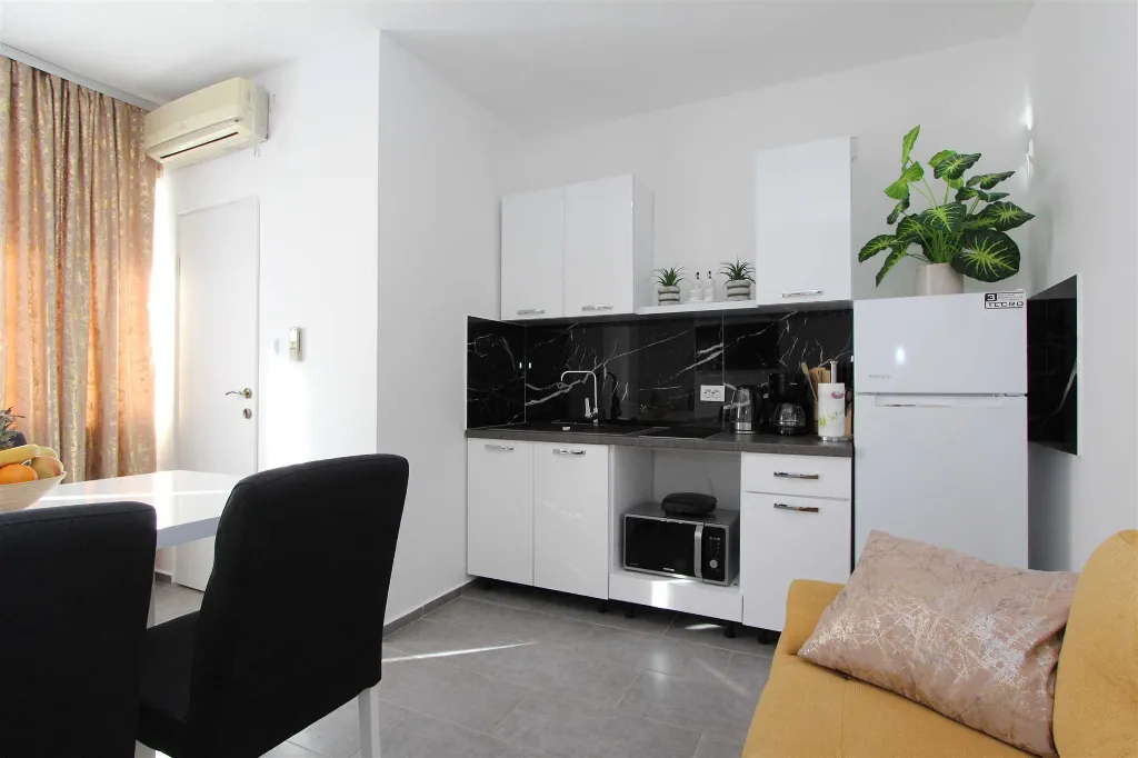 One-Bedroom Apartment for 2 in Banjole