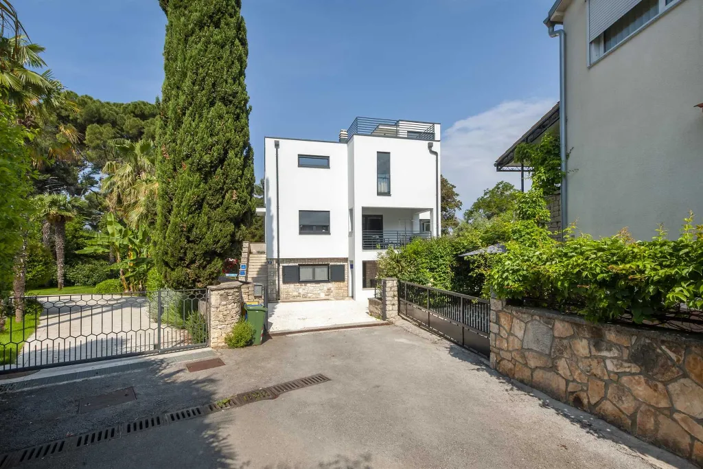 Two-Bedroom Apartment with Roof Terrace in Rovinj